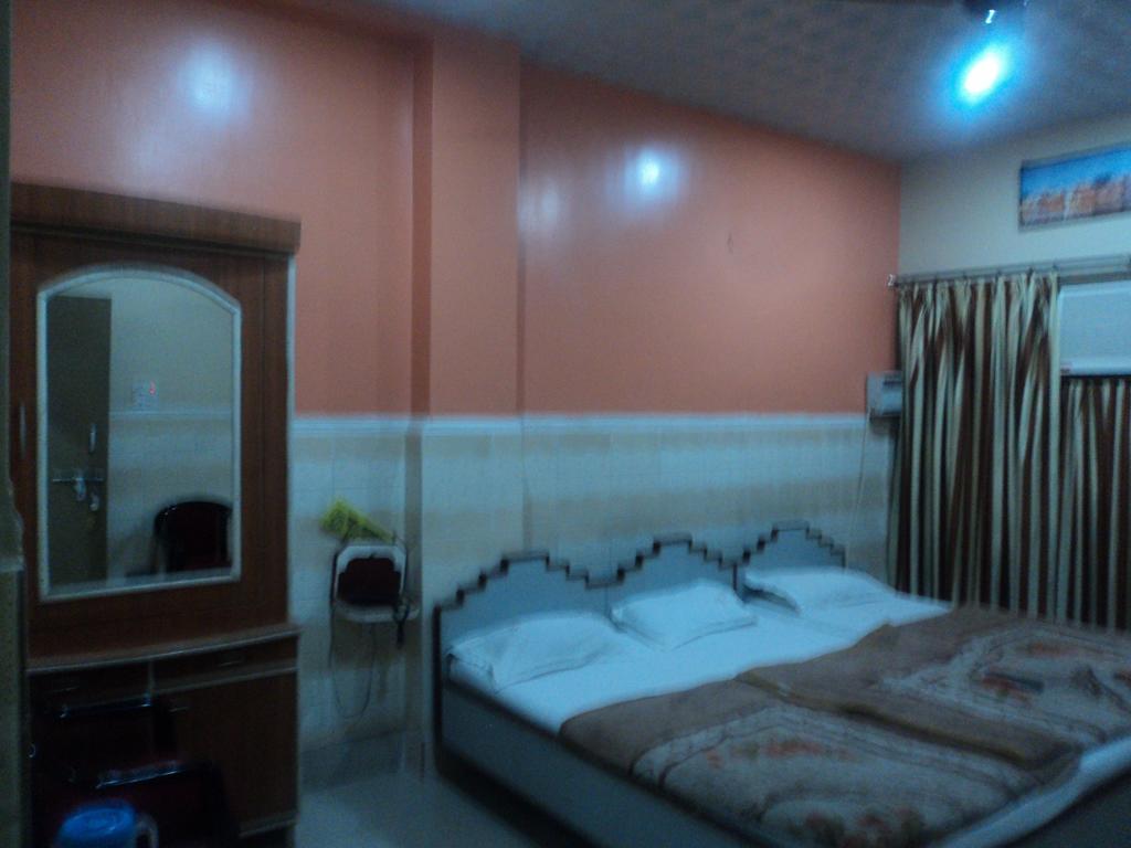 Hotel Jyoti Benares Kamer foto