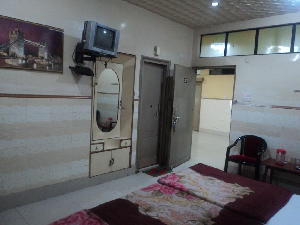Hotel Jyoti Benares Buitenkant foto