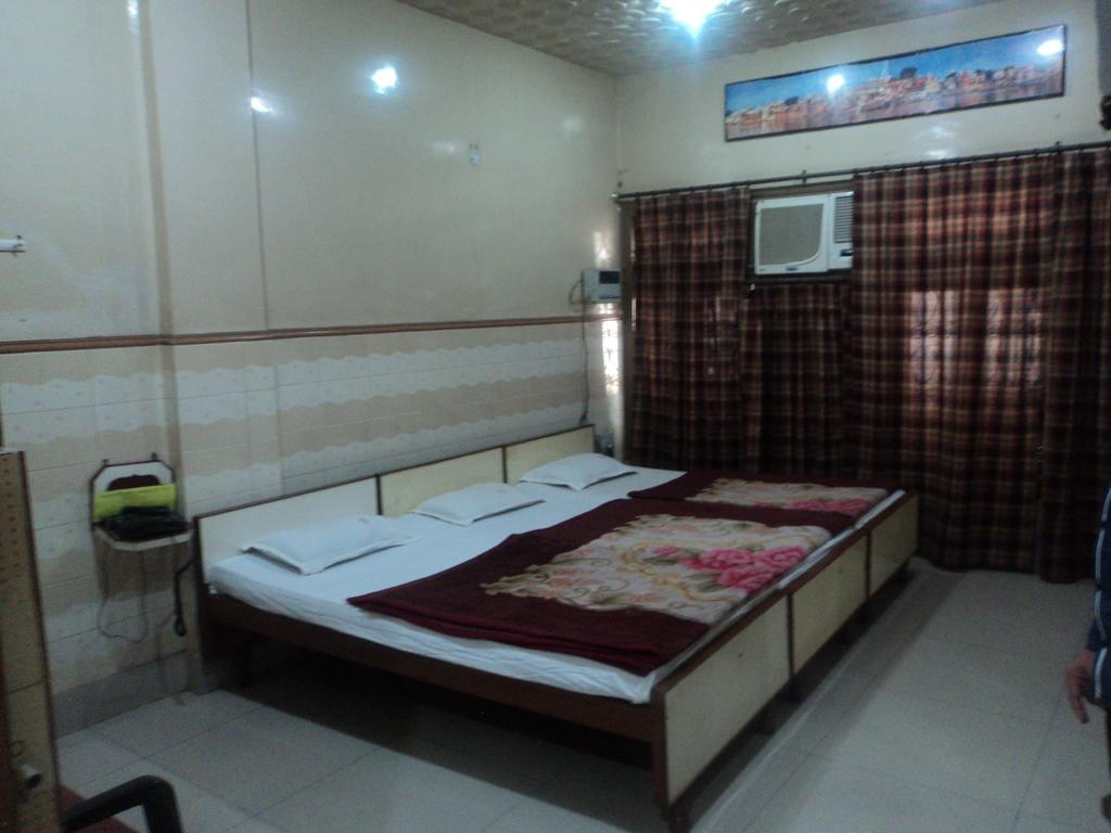 Hotel Jyoti Benares Buitenkant foto