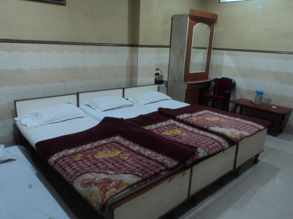 Hotel Jyoti Benares Kamer foto