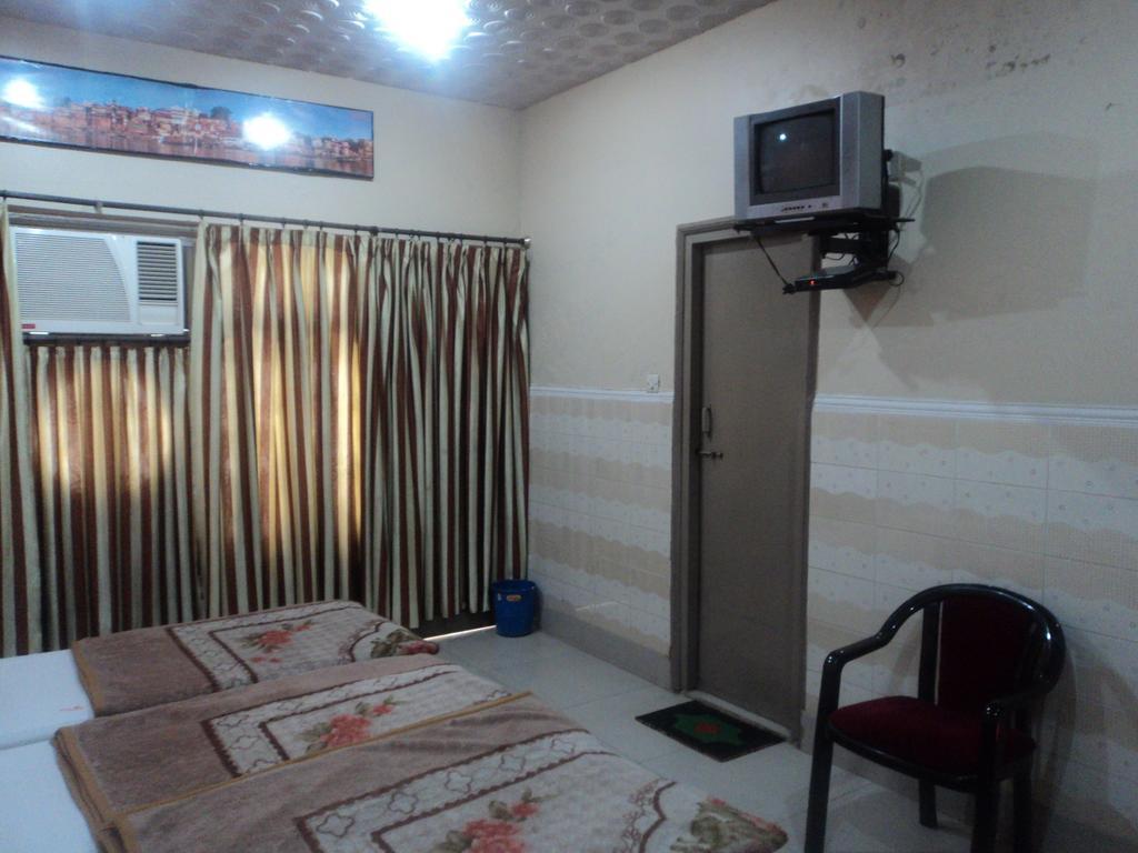 Hotel Jyoti Benares Buitenkant foto